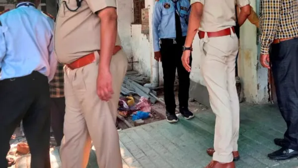 chhattisgarh-durg-pita-bete-ne-zeher-khakar-di-jaan-band-kamre-mein-mile-shav