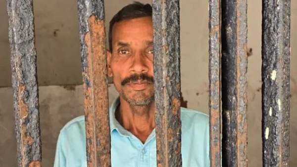 gorakhpur-beti-ki-hatya-mobile-par-ladke-se-baat-papa-ne-hansiya-se-kata-gala